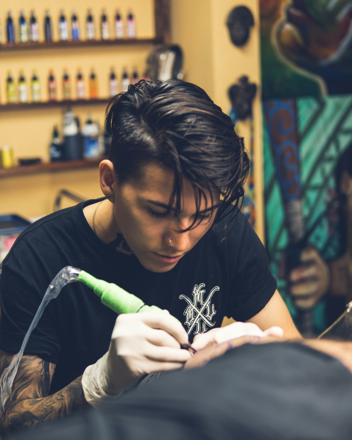 Kreative Meisterwerke: Hinter den Kulissen unseres erfahrenen Tattoo-Teams